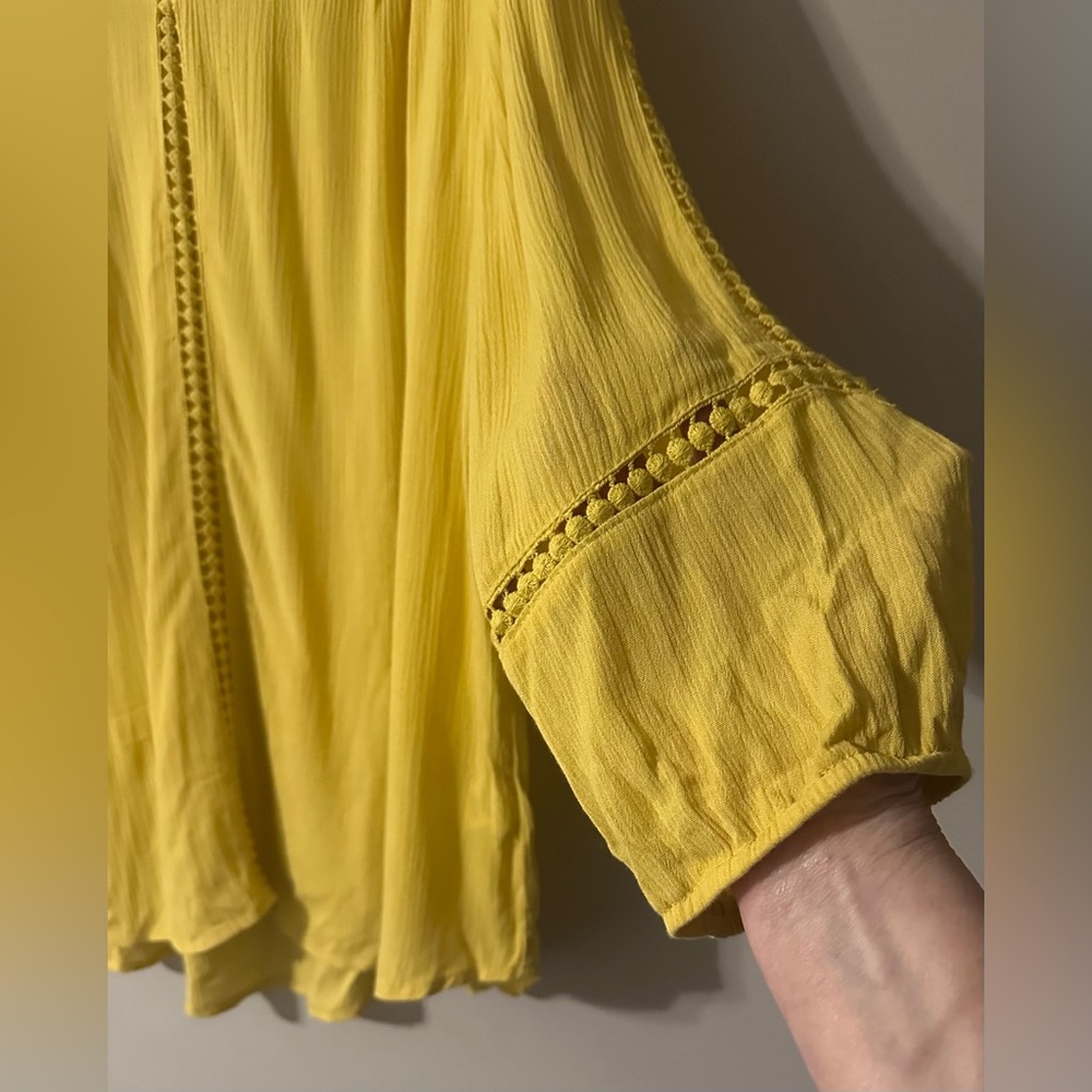 LIZ CLAIBORNE size LARGE Yellow Lace Detail 3/4 length sleeves Top - Picture 5 of 7